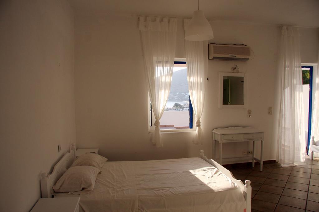 Armadoros Hotel / Ios Backpackers Dış mekan fotoğraf