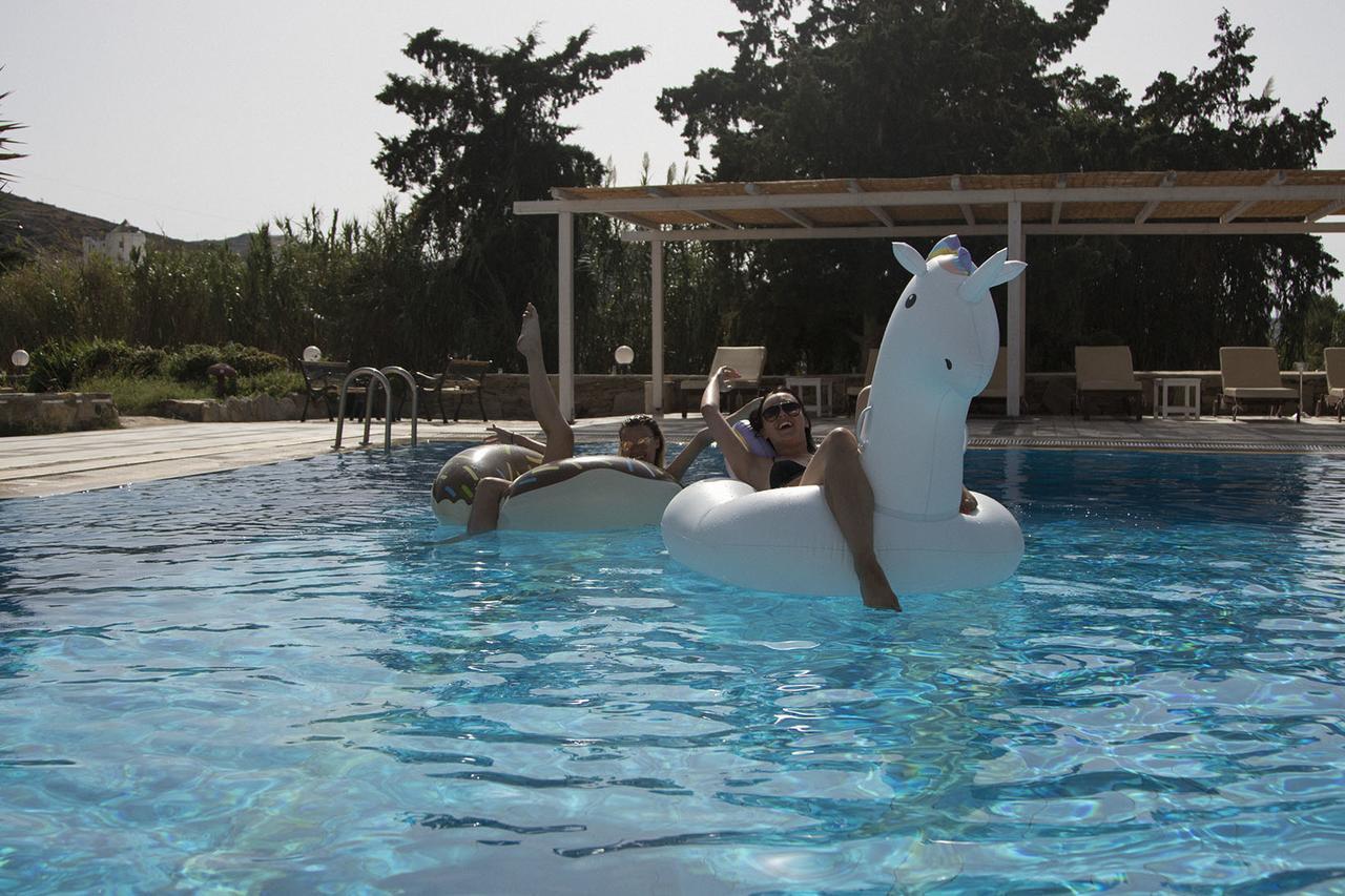 Armadoros Hotel / Ios Backpackers Dış mekan fotoğraf